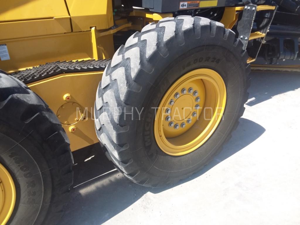 2024 John Deere 672G Image 17