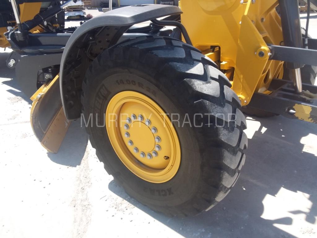 2024 John Deere 672G Image 18