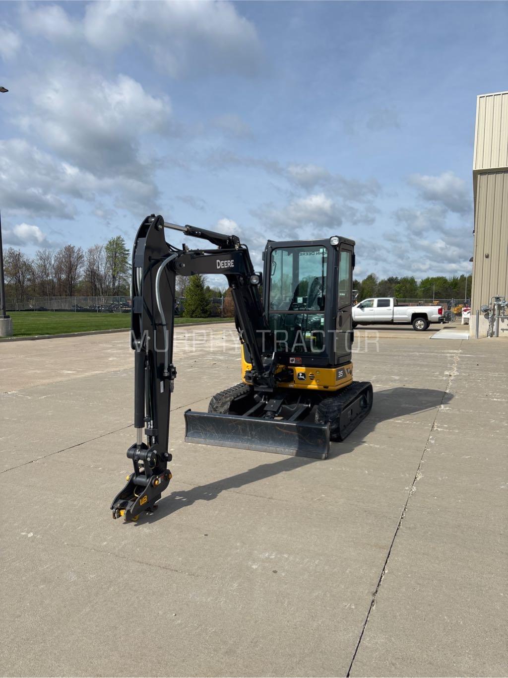 2024 John Deere 35 P Image 1