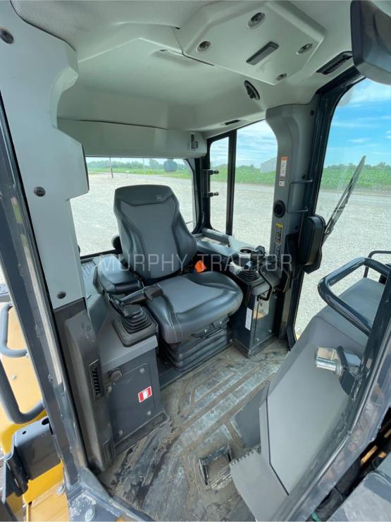 2023 John Deere 700L photo 3