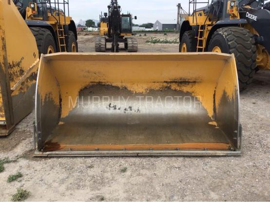 John Deere 444 – 624 4.5 CY HiVis Coupler Bucket photo 1