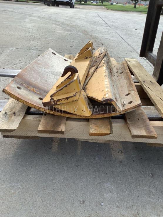 2010 John Deere G Series Grader 24″ Tall RH Moldboard Extension — 555 55057.15388