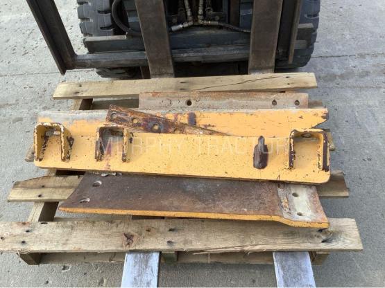 2010 John Deere G Series Grader 24″ Tall RH Moldboard Extension photo 3