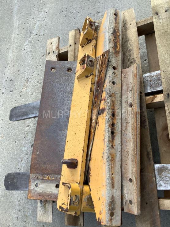 2010 John Deere G Series Grader 24″ Tall RH Moldboard Extension — 555 55057.15576