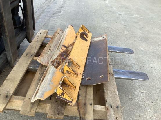 2010 John Deere G Series Grader 24″ Tall RH Moldboard Extension — 555 55057.15577