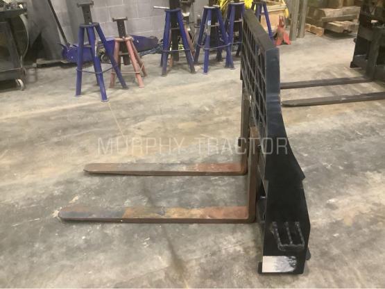2021 John Deere CWP Pallet Forks — 555 55625.15577