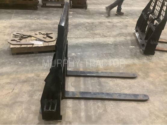 2021 John Deere CWP Pallet Forks — 555 55626.15388