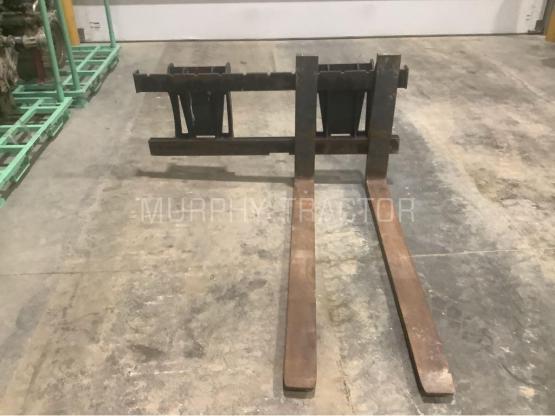 2019 John Deere CWP Pallet Forks photo 2